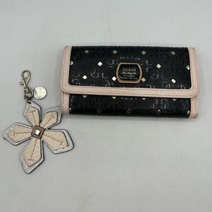 Guess G-Logo Wallet & Keychain/Purse  charm Black/Pale Pink